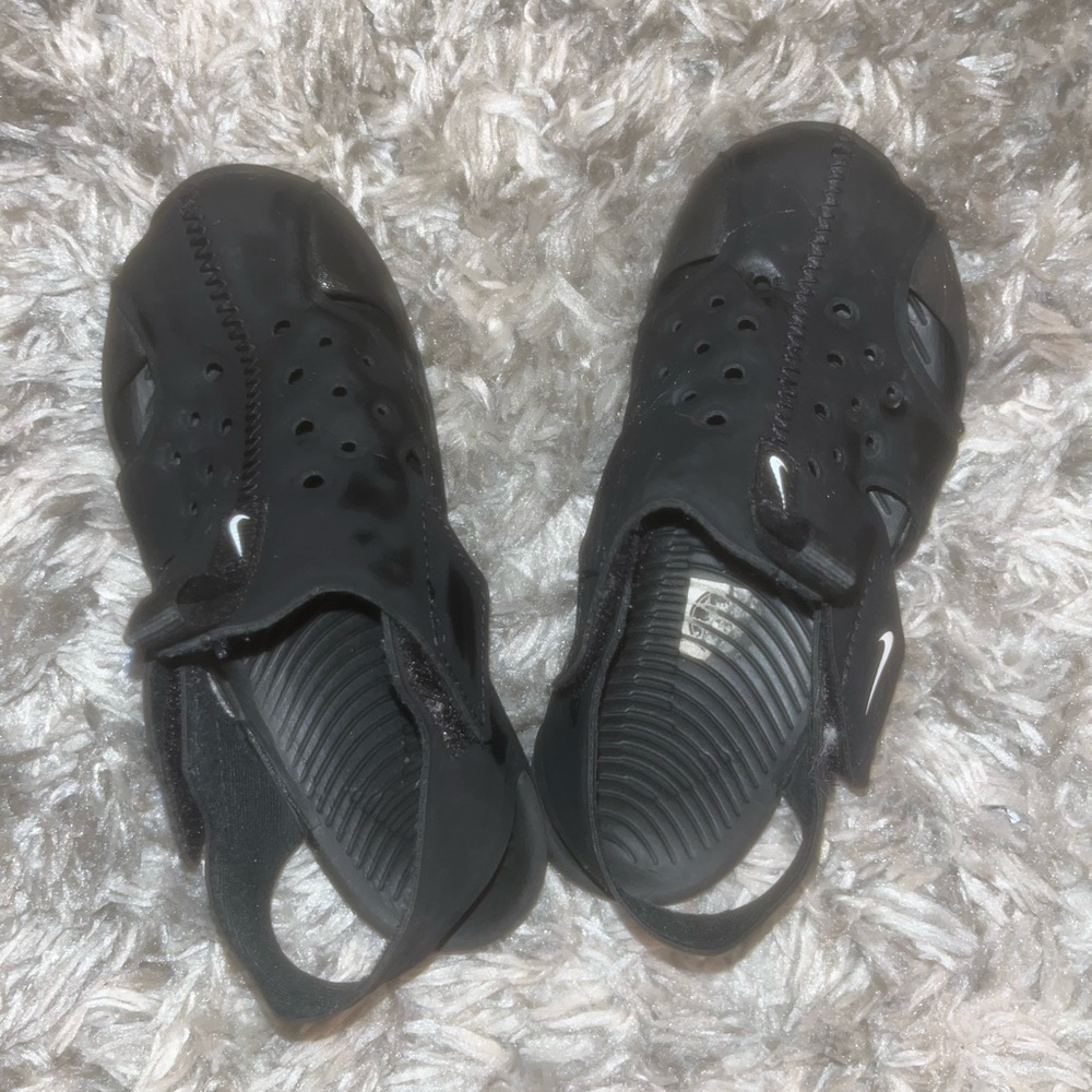 Nike toddler boy sandals size 10